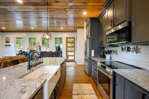 Fridge, microwave, oven, stovetop - Valley View Cabin w/ Scenic View, Hot Tub, Game Room, Yard Games, 5BR, Sleeps 16 (Broken Bow)