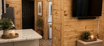 Cozy 1-bedroom cabin in perfect Concord with AC