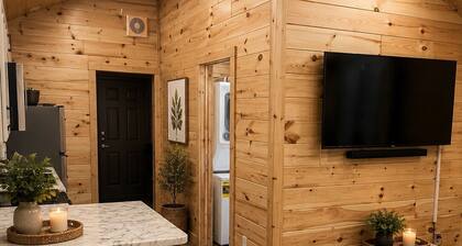 Cozy 1-bedroom cabin in perfect Concord with AC