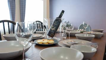 Basic House, 3 Bedrooms, City View | Dining