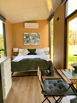 1 bedroom, bed sheets