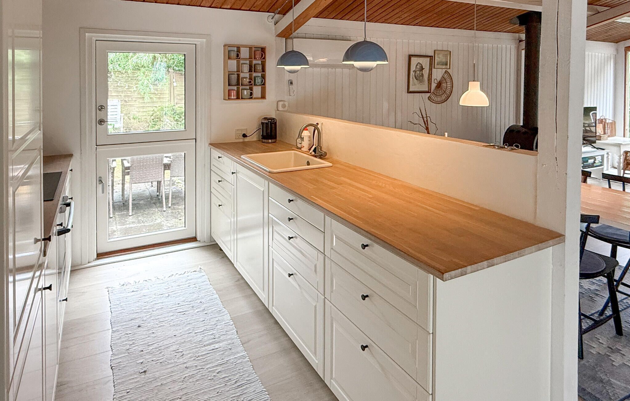 Wasserkocher mit Kaffee-/Teezubehör, Kühlschrank, Mikrowelle, Ofen