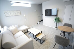 Maisonette, 2 Schlafzimmer | Wohnbereich | Flachbildfernseher, Streaming-Dienste