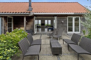 Terrace/patio - Modern holiday home with sea view and terrace (Svaneke)