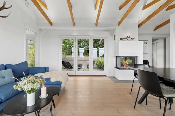 Interior - Modern holiday home with sea view and terrace (Svaneke)