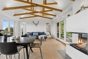 Dining - Modern holiday home with sea view and terrace (Svaneke)