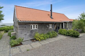 Exterior - Modern holiday home with sea view and terrace (Svaneke)