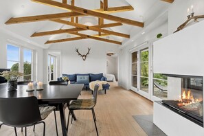 Dining - Modern holiday home with sea view and terrace (Svaneke)