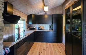 Coffee/tea maker, fridge, microwave, oven - Nice home in Rauland with house a mountain view (Rauland)