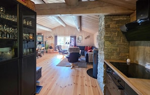 Smart TV, fireplace - Nice home in Rauland with house a mountain view (Rauland)
