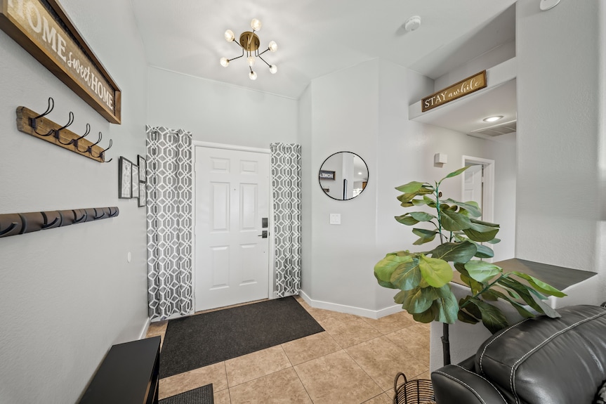 3-bedroom Retreat With Gorgeous Back Yard / Hot Tub & Game Room! - Boulder City, NV