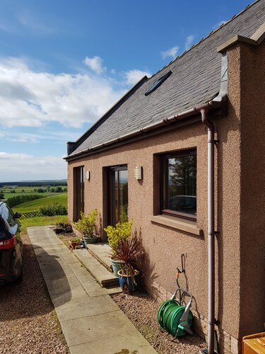 Large house with stunning sea views close to beach. Large enclosed Garden.