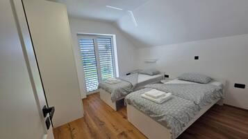3 bedrooms, iron/ironing board, WiFi, wheelchair access