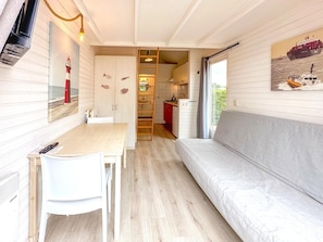 Living area - Fully equipped beach house with a terrace (Ellemeet)