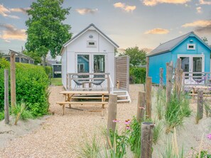 Exterior - Fully equipped beach house with a terrace (Ellemeet)