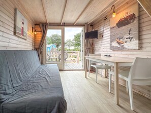 Living area - Fully equipped beach house with a terrace (Ellemeet)