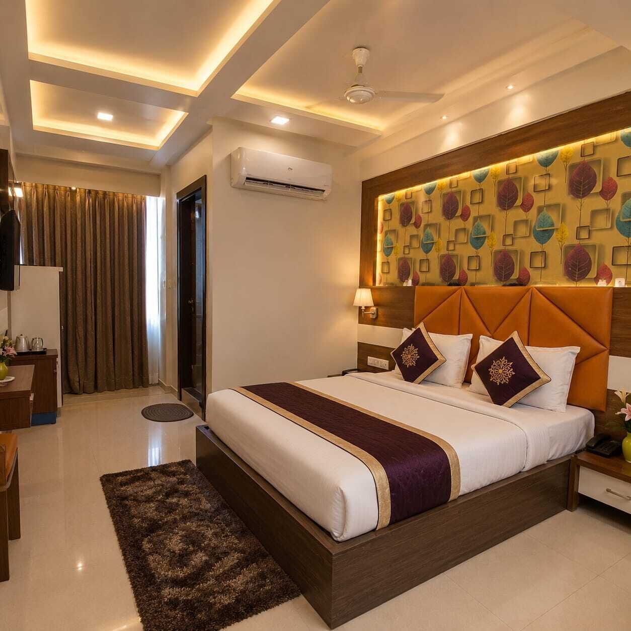 Deluxe Room | Cadar kapas Mesir, peralatan tempat tidur premium, busa memori, meja 