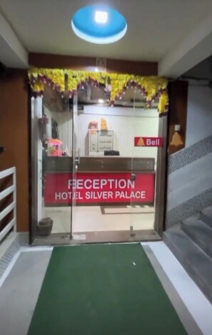 Lobby - HOTEL SILVER PALACE (Ahmedabad)