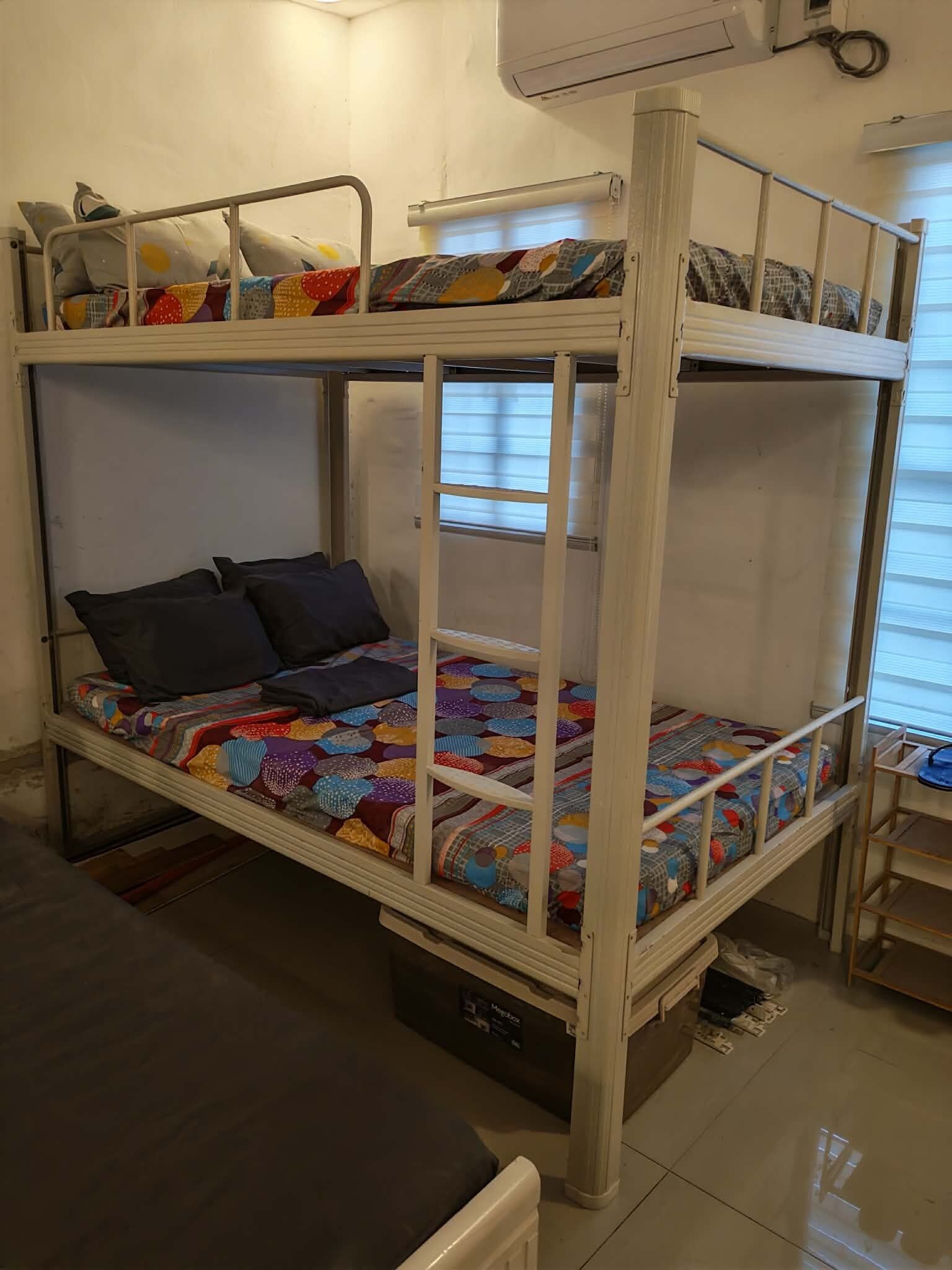 Internet, bed sheets