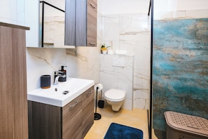 Family Apartment, 1 Bedroom, Microwave (Sanbaldo 1BR Terrace Apartment Koper) | Bathroom - Sanbaldo 1BR Terrace Apartment Koper (Koper)