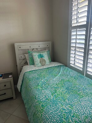 Iron/ironing board, WiFi, bed sheets - La Piazza 3br/3 ba top floor condo overlooking magnificent Oratory & Town Center (Ave Maria)