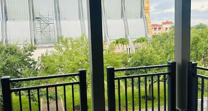 La Piazza 3br/3 ba top floor condo overlooking magnificent Oratory & Town Center