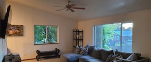 Smart TV - Perfect 3-bedroom house centrally located in the Flathead. (Kalispell)