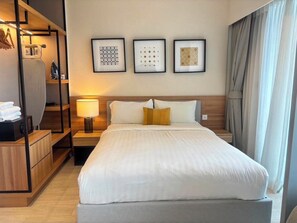 Iron/ironing board, free WiFi - Laguna Lakeside Residences Phuket - YWYJ (Tambon Si Sunthon)
