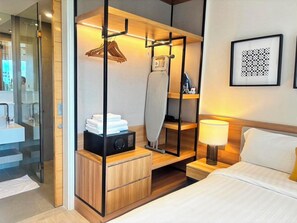 Deluxe-Maisonette, Kochnische, Seeblick | Bügeleisen/Bügelbrett, kostenloses WLAN