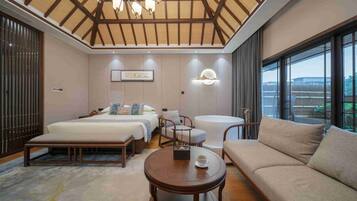 Deluxe Double Room, Patio, Courtyard View | Desk, WiFi (free)