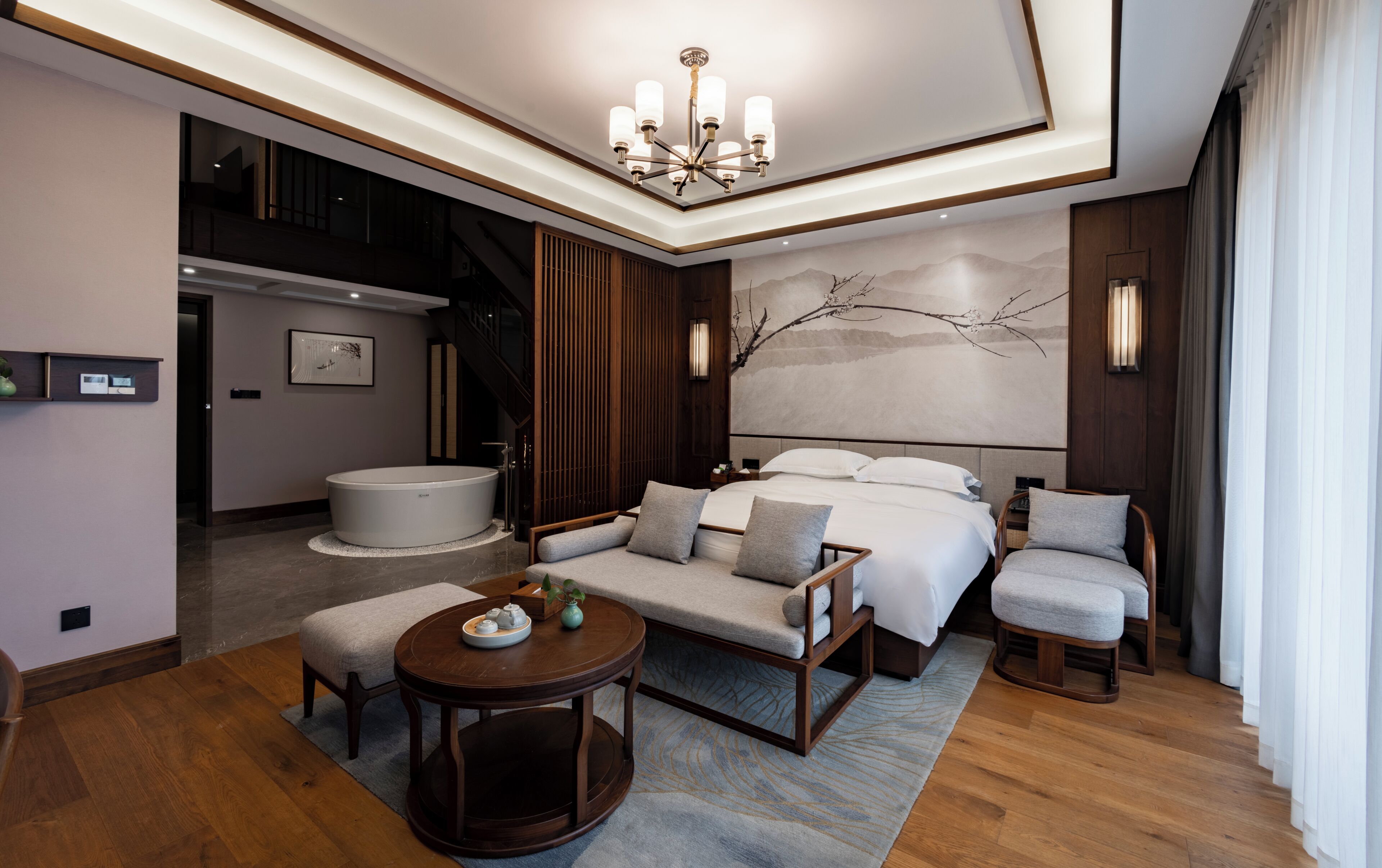 Desk, cribs (free), WiFi (free), bed sheets
