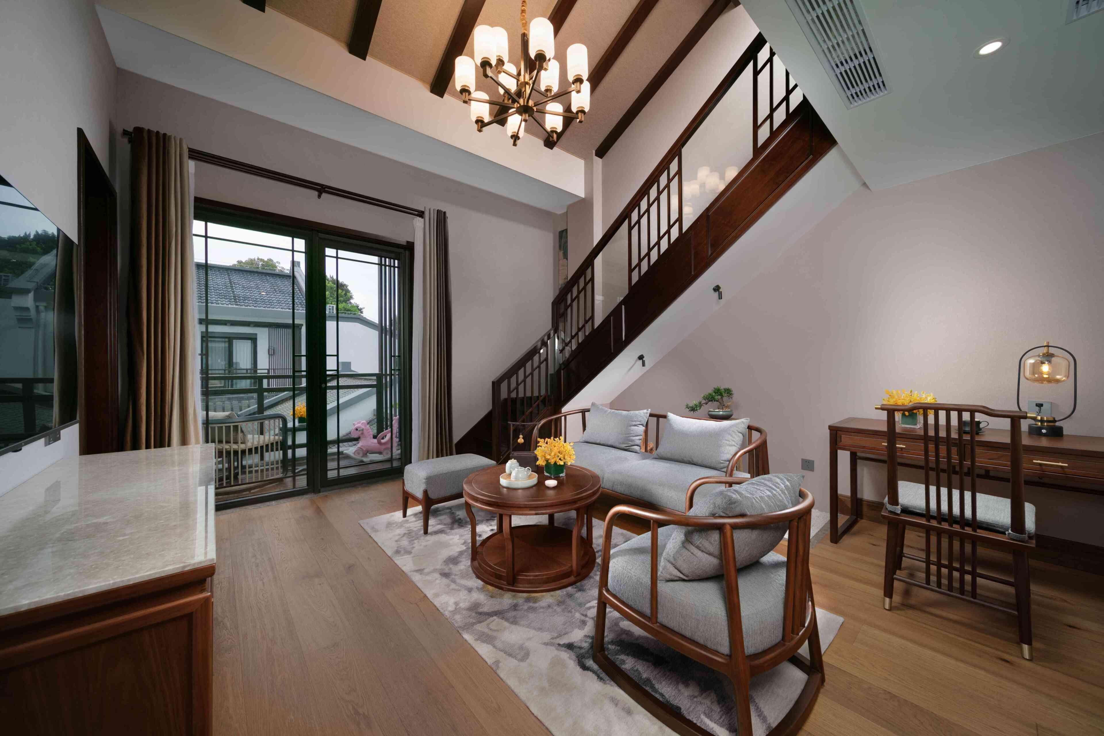Family Suite, Balcony, Courtyard View | Living area