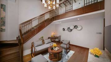 Family Suite, Balcony, Courtyard View | Interior