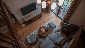 Family Suite, Balcony, Courtyard View | Living area | 32-inch TV with cable channels