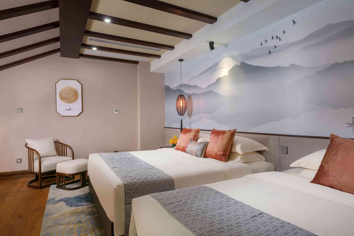 Family Suite, Balcony, Courtyard View