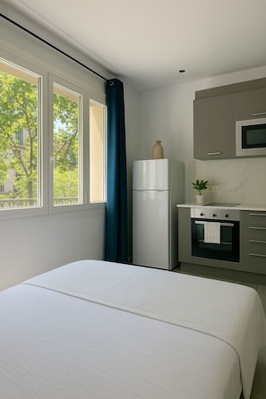 Room - Cozy Studio 1 at La Rambla 113 | In the Heart of Barcelona with a View (Cataluña)
