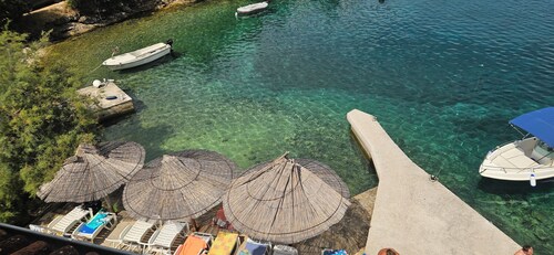 
Charming apartment near Crystal  Clear sea