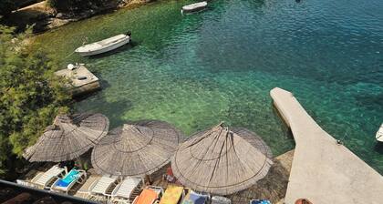 Charming apartment near Crystal Clear sea