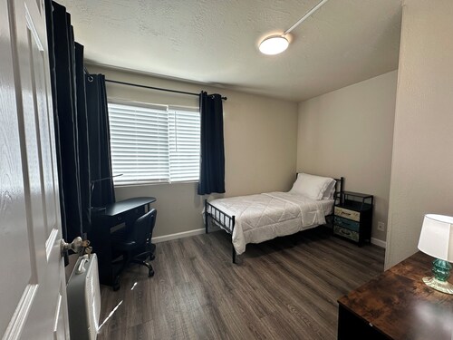 Gateway to Napa & SF: Charming 2-Bedroom Vallejo Apt