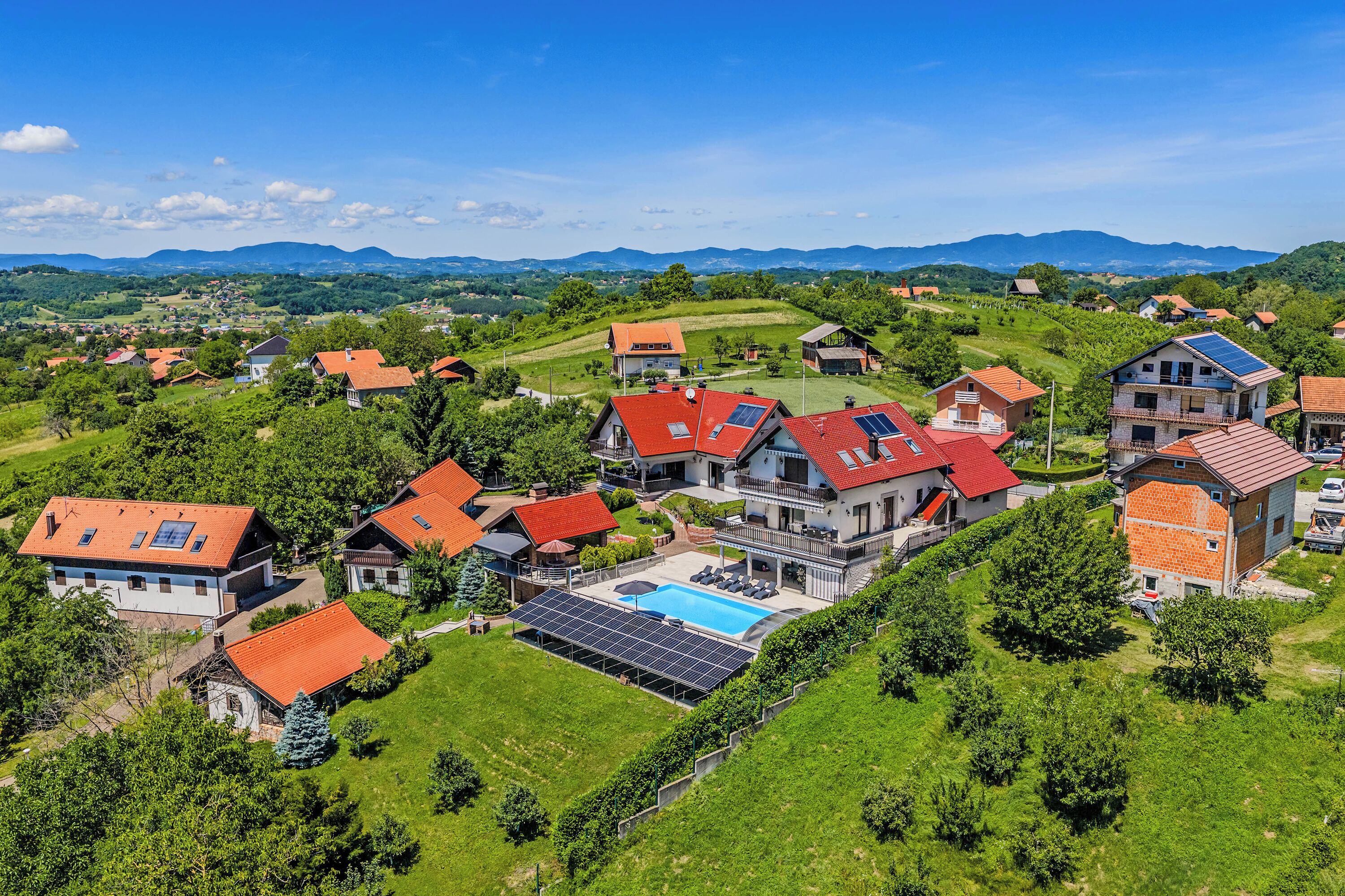 Familienhaus, 3 Schlafzimmer, Kühlschrank und Mikrowelle (Pool Villa Aurelia /w Sauna & Jacuzzi) | Außenbereich