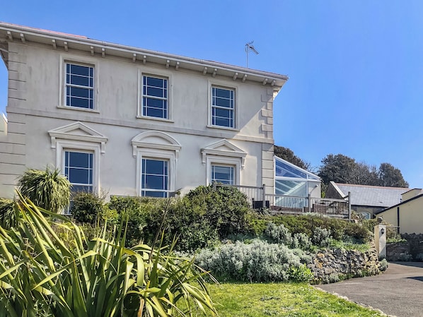 Exterior - Pier View is a seafront property with amazing views and dramatic sunsets. (Pier View)