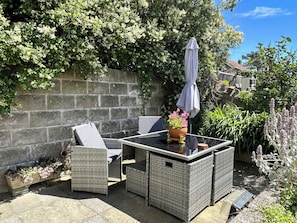 Outdoor dining - Pier View is a seafront property with amazing views and dramatic sunsets. (Pier View)