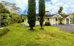 Exterior - Kahakai Hale near Historic Pahoa Town (Pāhoa)