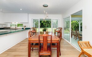 Dining - Kahakai Hale near Historic Pahoa Town (Pāhoa)