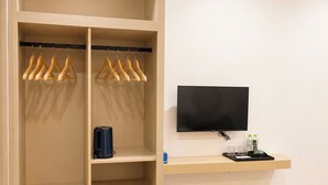 Deluxe Twin Room, Ocean View | Wardrobe - Blue Hotel & Spa Phu Quoc (Phu Quoc)