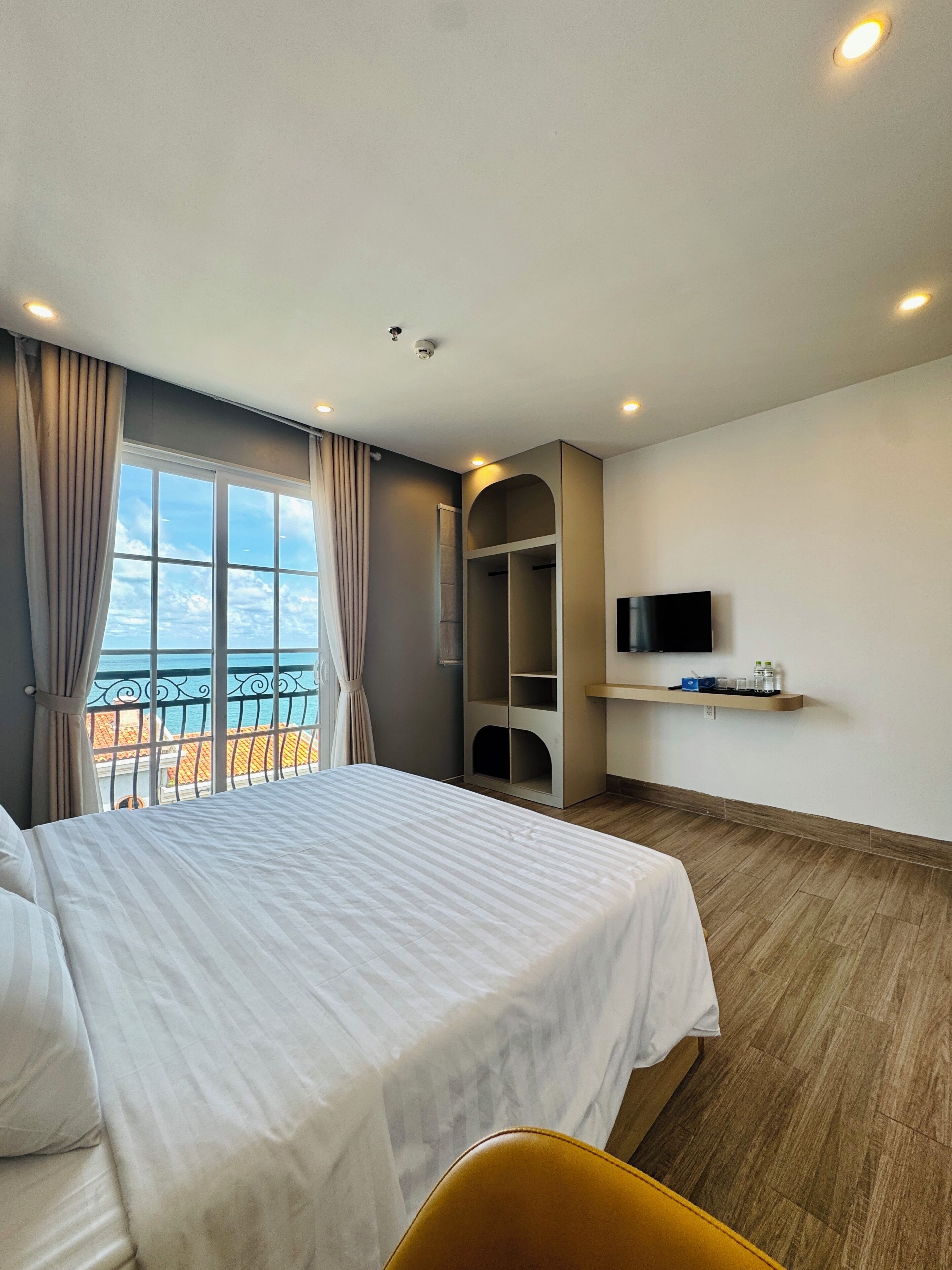 Superior Room, Sea View | Laptop workspace, free WiFi