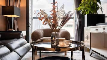 Apartment, Balcony, City View | Living area