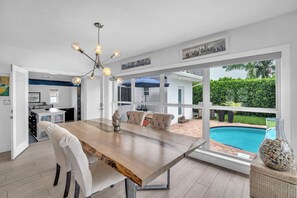 Dining - Walk to Beach • Heated Pool + EV Charger • Near Las Olas | Dolphin Isles Oasis (Fort Lauderdale)