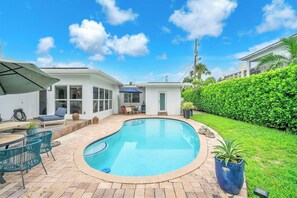 Pool - Walk to Beach • Heated Pool + EV Charger • Near Las Olas | Dolphin Isles Oasis (Fort Lauderdale)