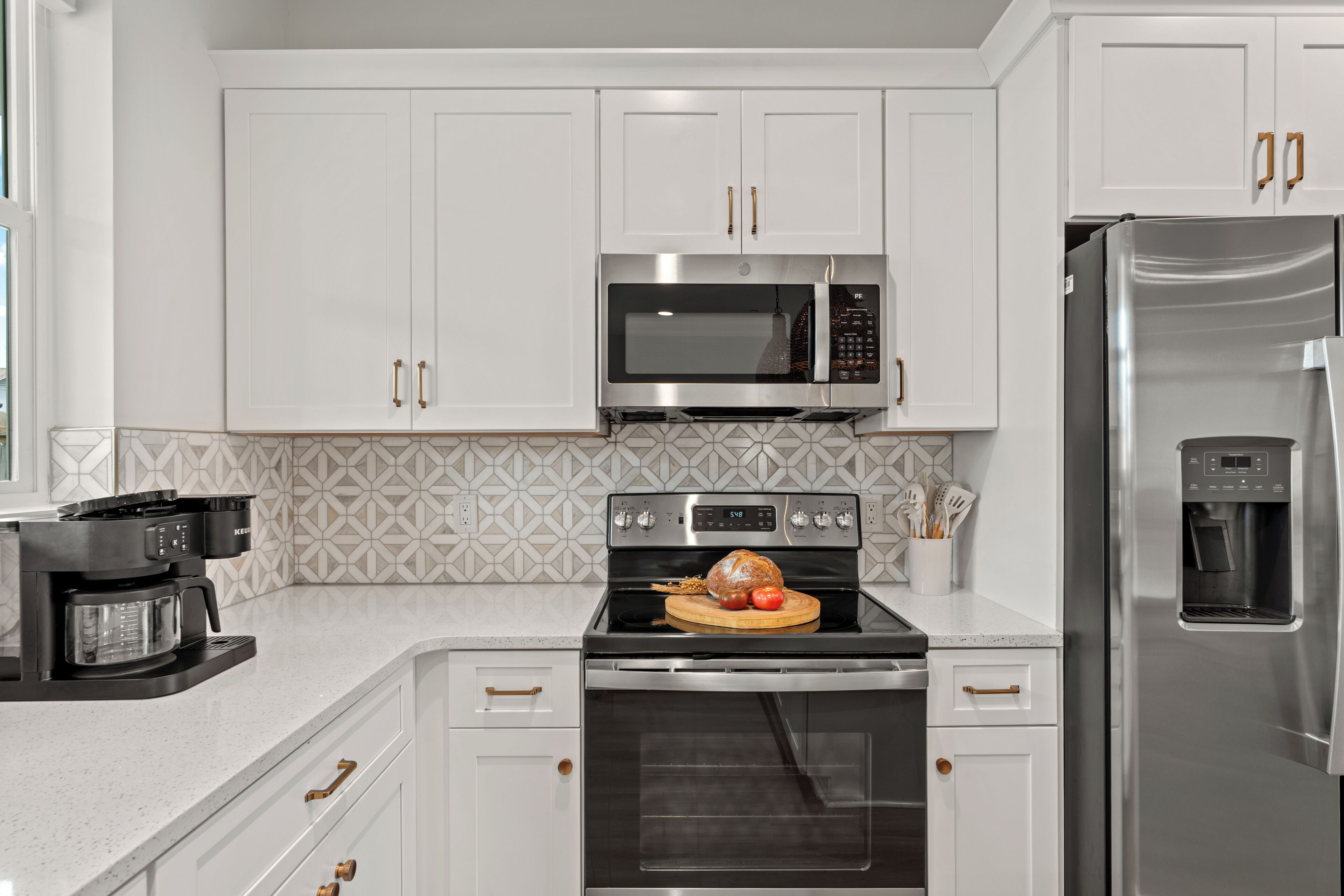 Coffee/tea maker, fridge, microwave, oven